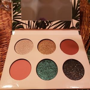 Iluvsarahii eyeshadow palette